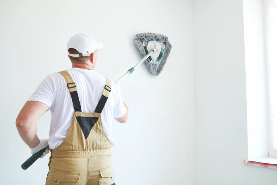 painter prepping room